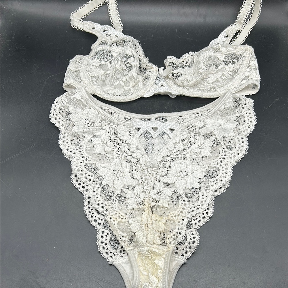 Elegant Lace Bra & Panty Set - White